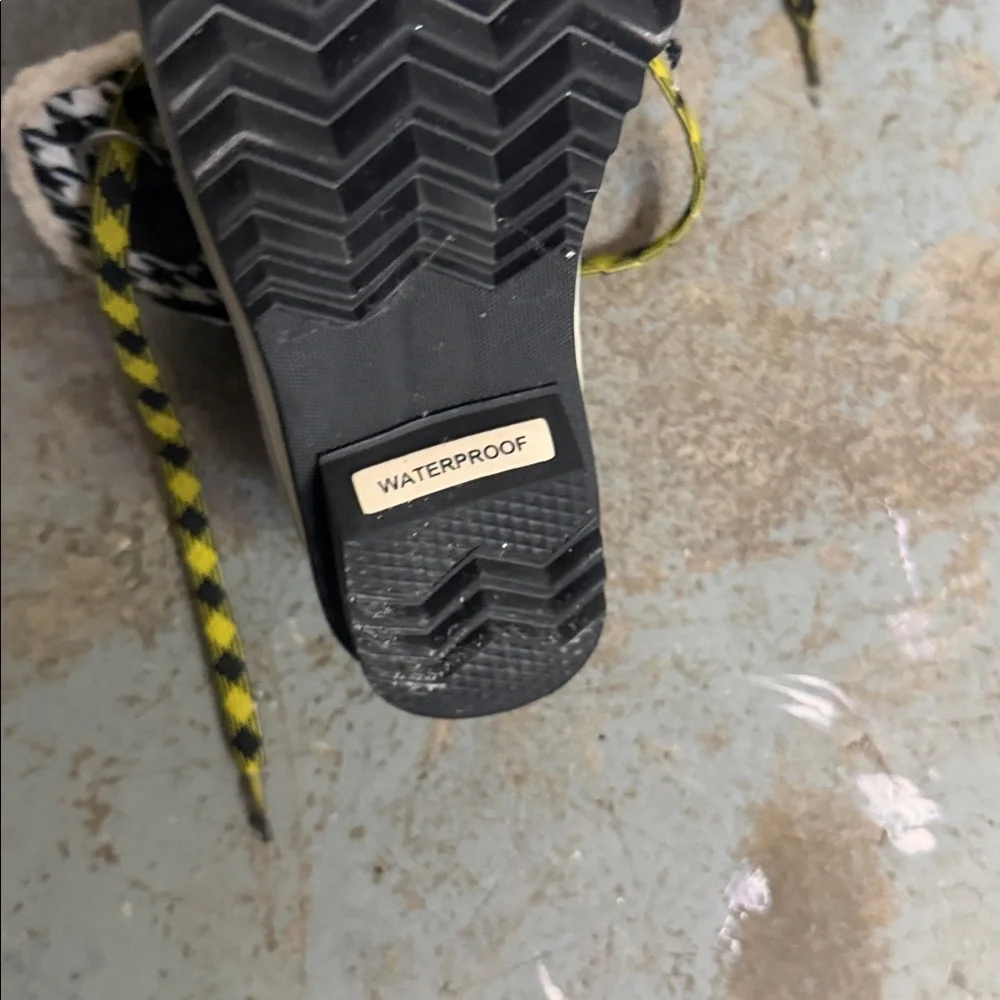 Sorel Black and Cream Winter Boots, 7 - Picture 8 of 12